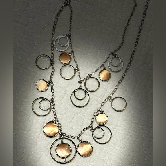 NWT!!! Metal multi circle charms two layer necklace - Picture 6 of 8